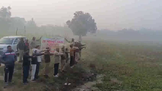 अमेठी जिले में बड़वा ताल में बन विभाग ने विश्व आर्ददिवस‌ मनाया रेन्जर मो इब्राहिम बनदरोगासुरेन्द्रप्रतापसिह रणविजयसिहथे