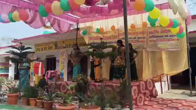 प्रा तथा जूनियर हाई स्कूल डेहरा वार्षिक उत्सव एबीएसए पूजा चौहान प्रधान संघ अध्यक्ष अरविंद शुक्लाकेसंयोजनमेमनाया गया 