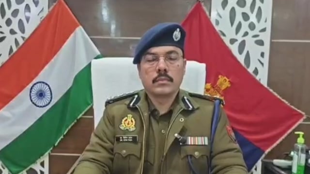 मेरठ आगामी त्यौहार शब-ए-बारात के दृष्टिगत जनपद में अवैध आतिशबाजी व सुर्री चलाने वाले व्यक्तियों के विरूद्ध चलाये गये विशेष अभियान व गिरफ्तारी के सम्बन्ध में DIG/SSP महोदय की बाईट।