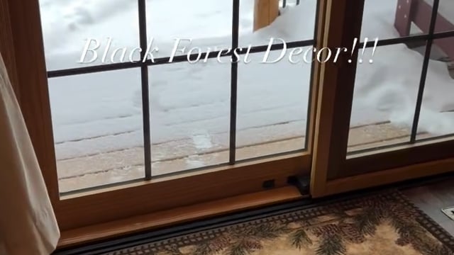 Vimeo video preview for Pincone Border Accent Rugs - 1161203576