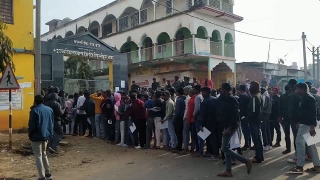 प्रखंड के प्लस टू उच्च विद्यालय फुल्लीडुमर में इंटरमीडिएट परीक्षा के पहले दिन 6 छात्र रहे अनुपस्थित