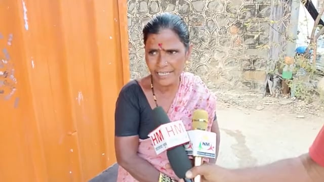 पिंपरी खु येथील महीला मतदार