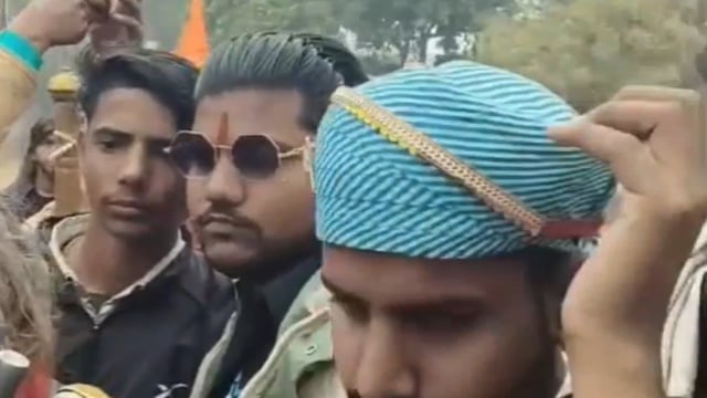 मथुरा गोवर्धन परसा वाले महाराज जी बवंडर महाराज जी गौ माता राष्ट्रमाता घोषित हो गौ माता पर अत्याचार बंद हो 