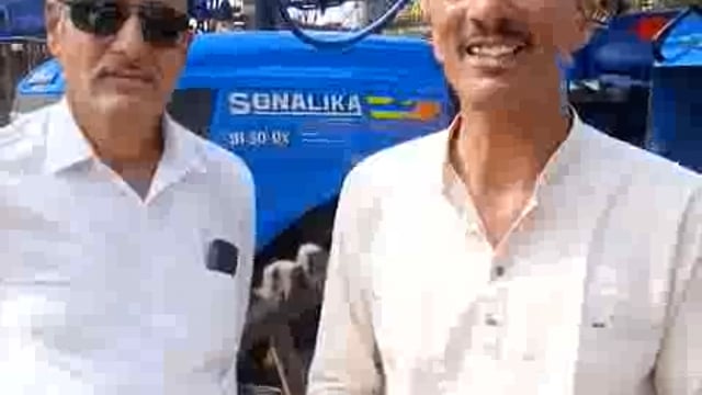 प्रगतशिल शेतकरी व कडेगांव नगरपंचायतीचे माजी नगरसेवक यांनी बुम स्प्रे मशीन (औषध फवारणी मशीन) घेतले