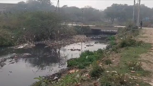 MANT- मथुरा से वृंदावन तक गिर रहे गंदे नाले, मसानी नाले से दूषित हो रही जमुना, बदहाल यमुना,जिम्मेदार मोंन,,