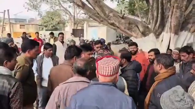 अंबेडकर नगर टांडा थाना का मामला भाजपा नेता के चचेरे भाई ने पहले तहसीलदार और फिर कोतवाल के साथ की बदतमीजी वीडियो वायरल मामला गरमाया