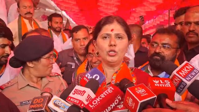 अहमदपूर येथे प्रचार सभेला आलेल्या पंकजा मुंडे काय म्हणाल्या
