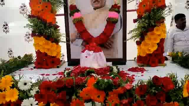 कोल्हापूर मे उपमुख्यमंत्री अजित पवार की अस्थिकराष्ट्रीय कलर राष्ट्रवादी काँग्रेस पार्टीचे कार्यालय दर्शन के लिये रखी थी।