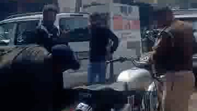 झाँसी पुलिस ने चलाया चेकिंग अभियान, जेल चौराहे स्थित बुलेट चालकों में मचा हड़कंप..