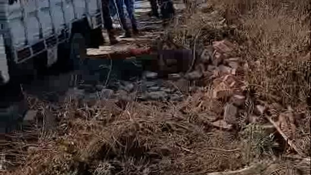 मुजफ्फरनगर! थाना बुढ़ाना क्षेत्र के काली नदी पुल पेट्रोल पंप के पास बाइक सवार तीन युवकों ने छोटा हाथी ड्राईवर के साथ मारपीट कर गंभीर रूप से घायल कर बाइक लेकर फरार