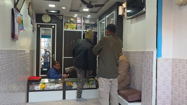 BANKA NEWS:झारखंड पुलिस की बौंसी में बड़ी कार्रवाई: स्वर्ण व्यापारी की दुकान पर छापेमारी, एक दुकानदार हिरासत में 