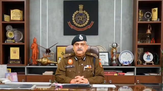 ▶️.....जनवरी में 800 से ज्यादा लापता... दिल्ली में गायब हुए लोगों पर आ गया पुलिस का जवाब, बोली - घबराने की जरूरत नहीं*
*इस साल जनवरी के महीने में 800 से ज्यादा लोग दिल्ली से लापता हुए. इनमें बच्चों की संख्या करीब 140 रही. लापता लोगों के आंकड़े सोशल मीडिया पर शेयर किए जाने लगे और कई तरह के सवाल उठने लगे. अब इस पूरे मामले पर दिल्ली पुलिस का बयान सामने आया है. पुलिस का कहना है कि अफवाह फैलाने वालों पर कानूनी कार्रवाई की जाएगी.*