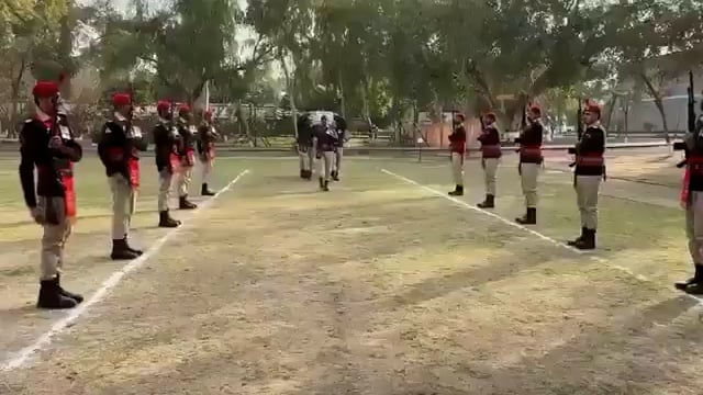 ▶️.....BLA ने पाकिस्तान में हर रोज के लिए श्रद्धांजलि सभा का इंतजाम कर दिया है।फेल्ड मार्शल अपने मुंसिफ के साथ रेयर मिनिरल बेचने में मस्त है और उसकी सेना सुपुर्द ए खाक होती जा रही है।*