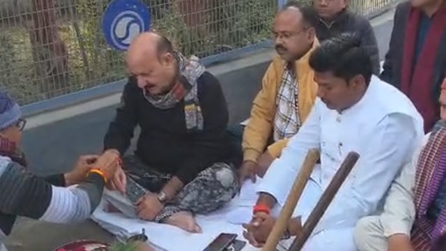 सीओ आफिस से स्टेशन चौराहा तक 1370 मीटर होगा इंटरलॉकिंग का कार्य, पलिया विधायक रोमी साहनी ने किया कार्य का शुभारंभ