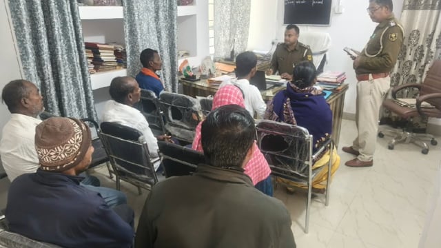 सिरदला थाना परिसर में जन समस्याओं को त्वरित निष्पादन को लेकर लगाया गया जनता दरबार