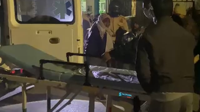 अम्बेडकरनगर-बसखारी बाजार में स्थित नव जीवन क्लिनिक में ऑपरेशन के बाद बिगड़ी प्रसूता की हालत लखनऊ ले जाते समय रास्ते में हुई प्रसूता की मौ बसखारी थाना क्षेत्र के बुकिया निवासी संदीप की पत्नी प्रियंका की मौत से परिजनों में आक्रोश शुक्रवार की देर रात परिजनों नें अस्पताल के बाहर शव रखकर किया कार्रवाई की मांग
सूचना पर पहुंची पुलिस ने शव को कब्जे में लेकर पोस्टमार्टम के लिए भेजा