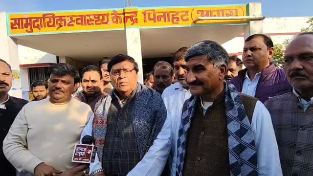 पिनाहट ब्लॉक के गांव अतेयापुरा में कुत्ता काटने का उचित उपचार न मिलने से गई थी मासूम की जान, परिजनों से मिलने पहुंचे सपा के राज्यसभा सासंद रामजीलाल सुमन .सीएचसी पिनाहट पहुंचे .जताई नाराजगी .