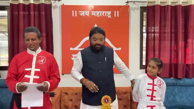 उदगीर येथील कराटे चॅम्पियन विद्यार्थ्यांचा माजी आमदार सुधाकर भालेराव यांच्या हस्ते गौरव
