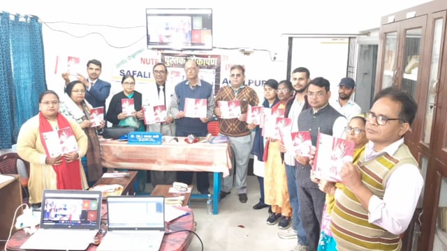 ज्ञान और सेवा का संगम:प्रो. डाॅ. फारूक अली के कर कमलों से ब्लड ग्रुप पुस्तक का लोकार्पण