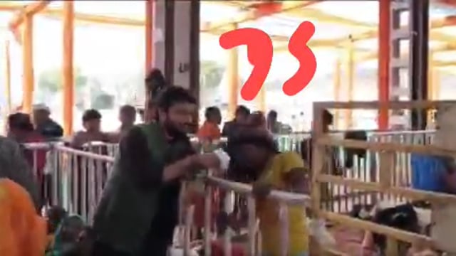 ▶️......ये विश्व का पहला पत्रकार होगा, जिसने भूत का इंटरव्यू ले लिया। मजेदार बात ये है कि भूत को भी पॉलिटिक्स में इंटरेस्ट है। 
Video धीरेंद्र शास्त्री की कथा का बताया जा रहा है, जहां भूत–प्रेतों का भी इलाज होने का दावा किया जाता है।