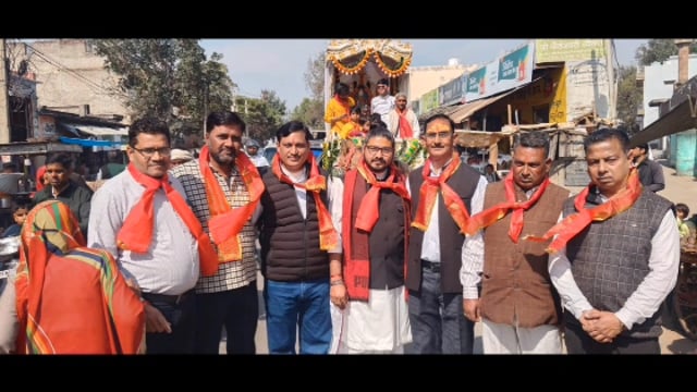 MANT- शाकंभरी सेवा समिति का भव्य आयोजन: -फूल बंगला और रथ यात्रा से गूंजा,रेतिया बाजार,,