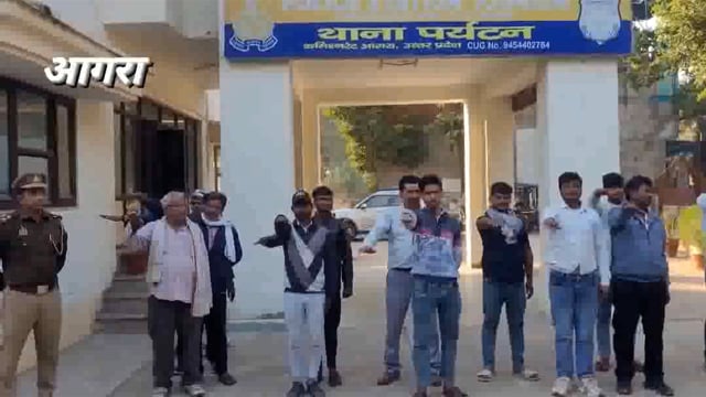 आगरा टूरिस्ट ब्रेकिंग न्यूज़ आगरा थाना पर्यटन पुलिस द्वारा ऑटो व ई रिक्शा चालकों के साथ संवाद कार्यक्रम आयोजित किया गया