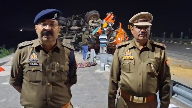 ▶️.......थाना जयसिंहपुर क्षेत्रान्तर्गत पूर्वांचल एक्सप्रेसवे पर माइलस्टोन 140.7 किमी. के पास बस व ट्रक के दुर्घटनाग्रस्त होने के संबंध में क्षेत्राधिकारी जयसिंहपुर महोदय श्री रामकृष्णा चतुर्वेदी  द्वारा दी गई  बाइट।*