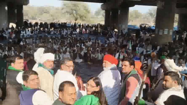 राया यमुना एक्सप्रेस-वे पर किसानों की हुई महापंचायत, सरकार पर साधा निशाना।