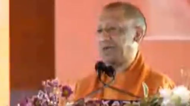 ▶️.....Barabanki में बोले CM @myogiadityanath कहा जो लोग देश में बाबरी ढांचे का क़यामत तक सपना देख रहे है उनका सपना कभी पूरा नहीं होगा क्यूंकि क़यामत का दिन कभी आने वाला नहीं है, भारत में कायदे में रहोगे तो फायदे में रहोगे देश के कानून को मान लो कानून तोड़ने वालों को जहन्नुम ही मिलेगा।