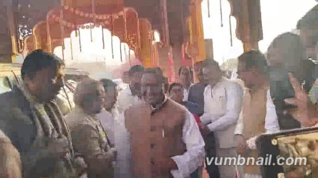 असम‌के राज्य पाल लक्षमण आचार्य ने अमेठी राजेश मसाला की पुत्री हिमानी की शादी में आकर उसे आशीर्वाद दिया 