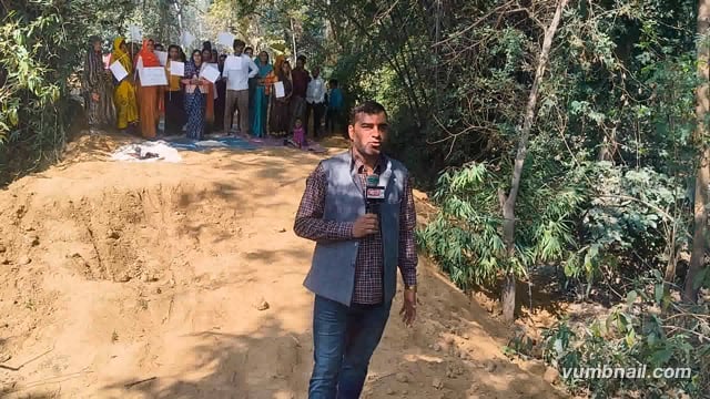 सरैया डुबान गांव में सड़क न बनने से ग्रामीण भड़के, प्रदर्शन किया और चेतावनी दी कि सड़क न बनी तो चुनाव में वोट बहिष्कार ।