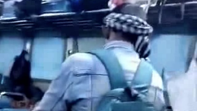 लखनऊ से झाँसी की ओर आने वाली 11110 इंटरसिटी एक्स्प्रेस में खुलेआम गुटखा अवैध वेंडर द्वारा बेचा जा रहा वो भी दोगुने दामों