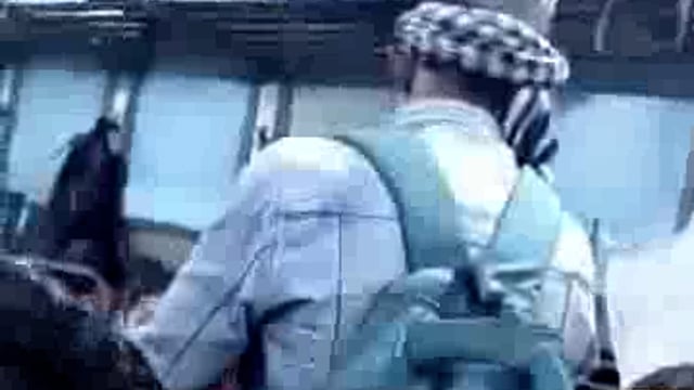 लखनऊ से झाँसी की ओर आने वाली 11110 इंटरसिटी एक्स्प्रेस में खुलेआम गुटखा अवैध वेंडर द्वारा बेचा जा रहा वो भी दोगुने दामों