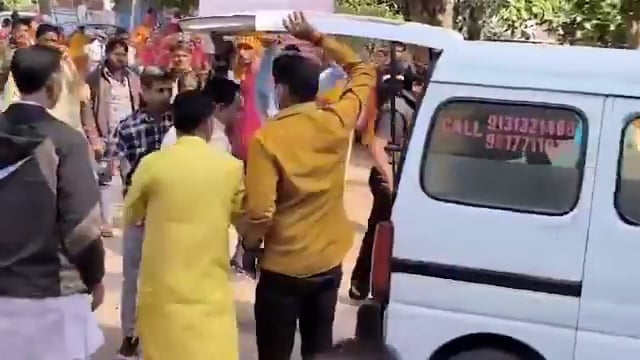 ▶️......मध्य प्रदेश के डबरा में कलश यात्रा के दौरान भगदड़ मची, एक महिला श्रद्धालु की मौत हुई, 4 घायल हैं। इसमें 3 की हालत गंभीर बनी है। इस कार्यक्रम के आयोजक प्रदेश के पूर्व गृह मंत्री नरोत्तम मिश्रा हैं।*