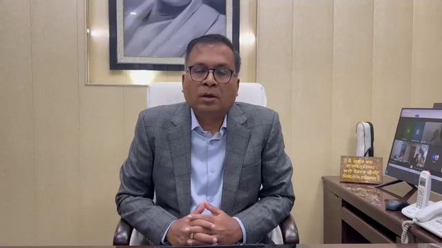 ▶️....जिला अधिकारी महोदय शाहजहाँपुर
      वीडियो को एक बार जरूर सुने