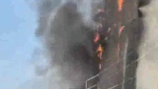 वृंदावन के सिद्धि विनायक होटल में लगी भीषण आग, मौके पर पहुंचीं फायर ब्रिगेड की गाड़ियां आग पर काबू पाने में जुटी।