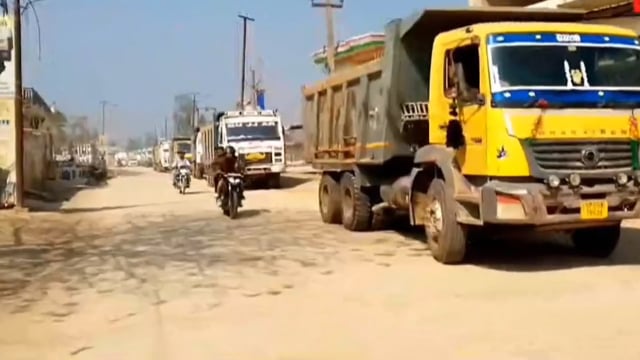 कलियर! ग्रामीणों ने मिट्टी से भरे ओवरलोडेड डंपर रोककर किया विरोध प्रदर्शन!