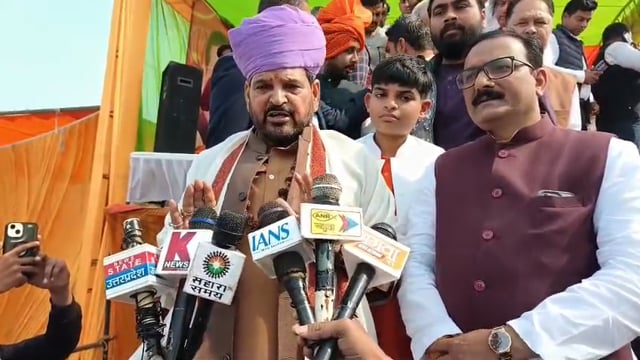 इटवा में पूर्व मंत्री सतीश द्विवेदी के आयोजन में सजा दो दिवसीय दंगल, मुख्य अतिथि बृजभूषण शरण सिंह बोले—कुश्ती में सुविधा