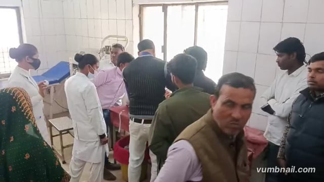 अमेठी शहजीपुर मार्ग पर एक मोटर साइकिल खंभे से टकराई युवक घायल ।