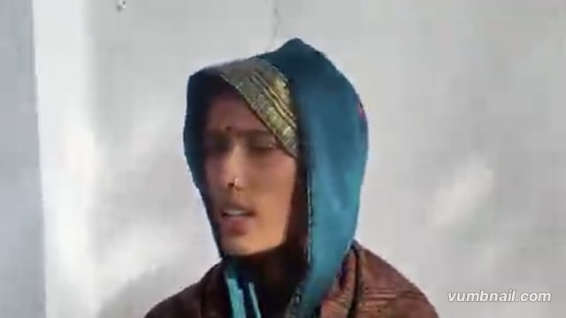 ▶️......यूपी के औरैया में सांप की केंचुली बिस्तर पर छोड़कर लापता हुई लड़की वापस लौट आई है
बकायदा बॉयफ्रेंड से ब्याह करके लौटी है बन्दी
पत्रकार – केंचुली कहां से आई?
लड़की – सांप मेरे साथ सोता था, एक केंचुली उसी की है
बाकी 2 केंचुली कहां से आईं, मुझे नहीं पता
बताओ जी हद है- सांप भी इनके साथ लेटता था🤢🥴