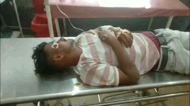 तेज रफ्तार का कहर या लापरवाही की मार? सड़क हादसे में युवक की हालत नाजुक, देवघर रेफर