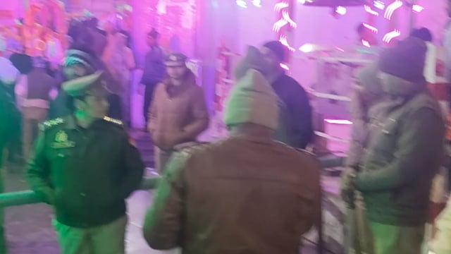 बाह।बटेश्वर महादेव मंदिर में कांवड़ियों की आस्था उमड़ी…
महादेव के जलाभिषेक को लगी लंबी कतारें।
हर-हर महादेव के जयकारों से गूंजा बटेश्वर…