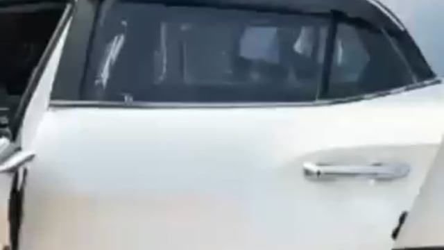 लोहे का बोड गिरने से कार सवार की मौत 