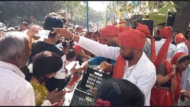 प्रदेश सचिव निष्पक्ष मीडिया गोविंद सिंह ने महाशिवरात्रि पर शिव बारात का भव्य स्वागत कर श्रद्धालुओं को प्रसाद वितरित किया