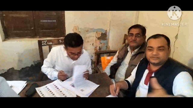 आज छावनी विधानसभा की पक्की सराय ताजगंज के लॉजिकल डिस्पेंसरी की कारण जो नोटिस आ रहे हैं इमलाक अहमद उन्हें सही कर रहे हैं 