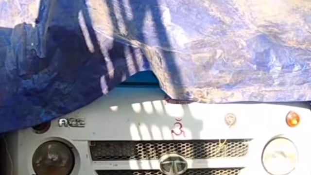 MANT- शेरगढ़ तिराहे की लोकेशन-- एटीएम घर के अंदर, तिरपाल के पीछे कौन चला रहा था,चलता एटीएम का,गोरख धंधा,,