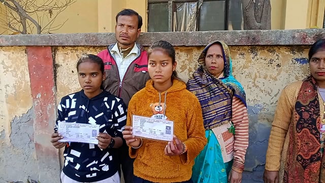 दोनों बच्चियों के विषय चेंज कर दिए गए बोर्ड एग्जाम से पहले