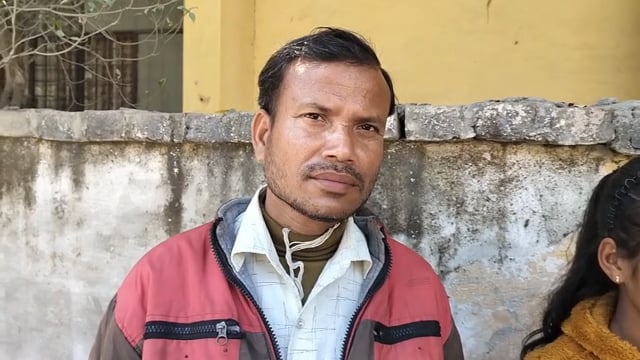 शाहजहांपुर। यूपी बोर्ड परीक्षा को लेकर जनपद शाहजहांपुर के जलालाबाद क्षेत्र स्थित विनोबा भावे इंटर कॉलेज, कांट में पढ़ने वाले कई छात्र-छात्राएं विषय परिवर्तन को लेकर परेशान हैं। विद्यार्थियों का आरोप है कि बिना जानकारी दिए उनके विषयों में बदलाव कर दिया गया, जिससे अब परीक्षा को लेकर असमंजस की स्थिति बन गई है।