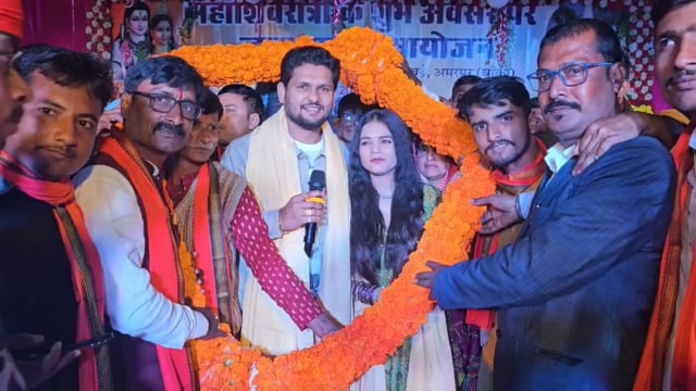 महाशिवरात्रि पर ओडय गांव में सजी भक्ति की महफिल, मशहूर लोक गायक शिवेश मिश्रा और राधा मौर्य ने बांधा समां।