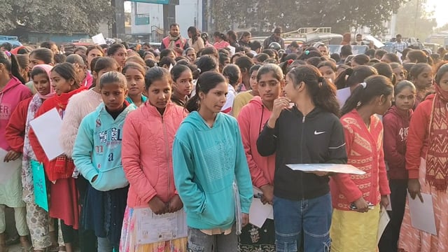 आदर्श केंद्र से हुआ शुभारंभ, 13 केंद्रों पर सीसीटीवी निगरानी और कड़ी सुरक्षा व्यवस्था